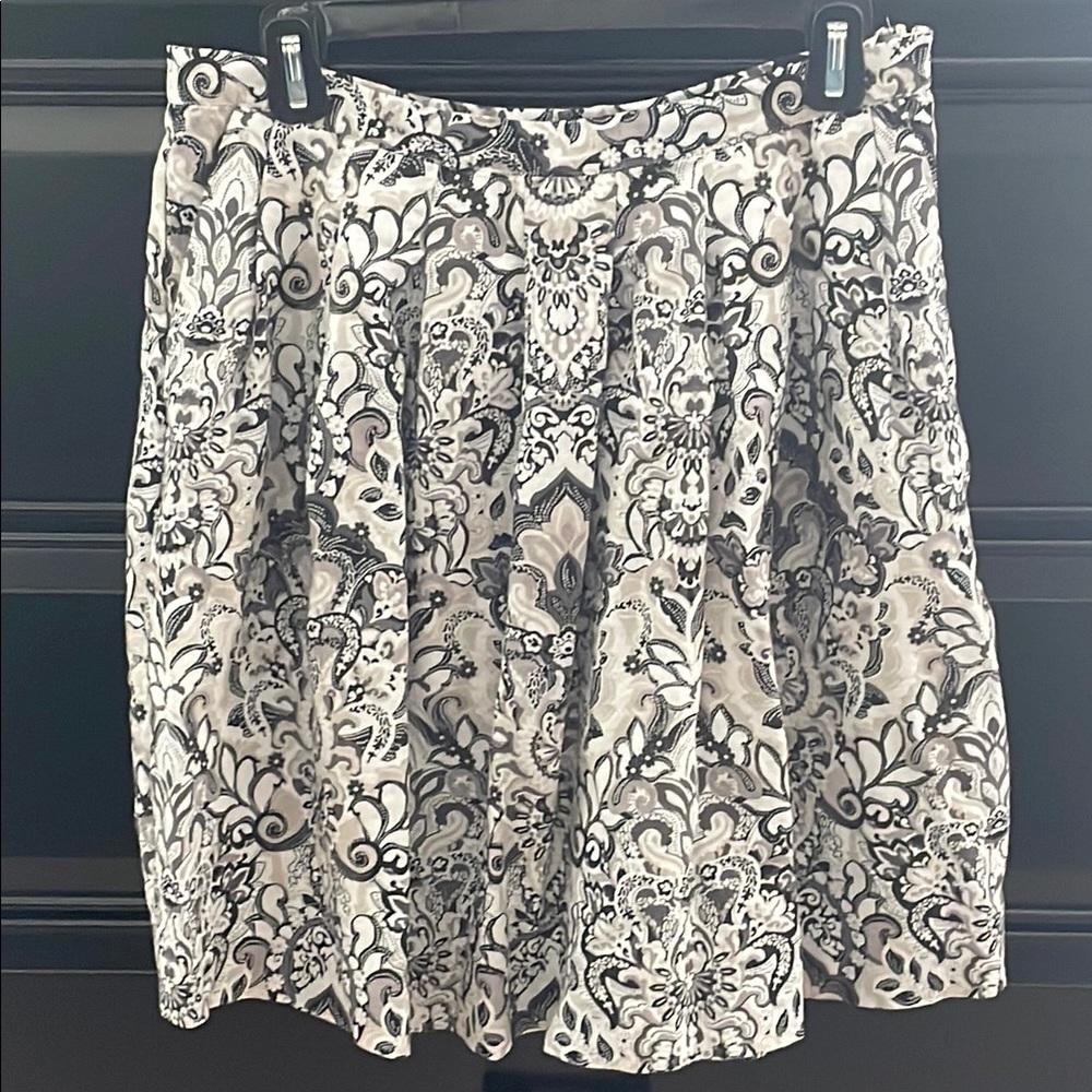 Banana Republic Black and White skirt